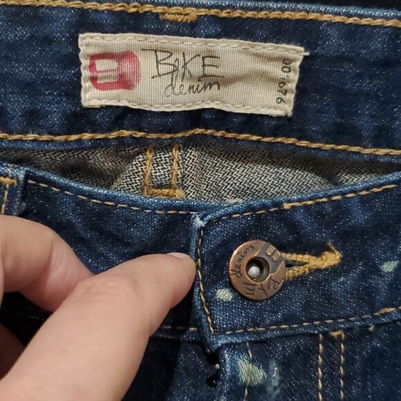 BKE Y2K Low Rise Boot Cut Star Jeans with Cool Bleach Splatters Size 26 or 2 - Picture 9 of 10